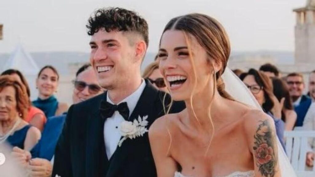 Insults and threats: Bastoni and his wife block comments on social media. The couple's daughter is also targeted. Shocking words directed at the Inter and Italy center back after his simulation against Juventus.