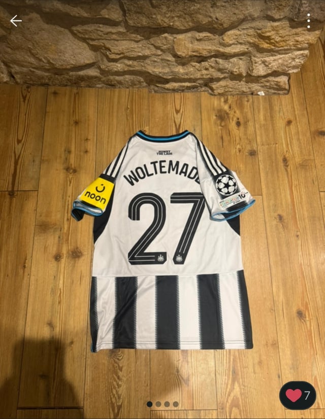 Are there any obvious giveaways if this shirt I'm looking at buying is real or a fake?