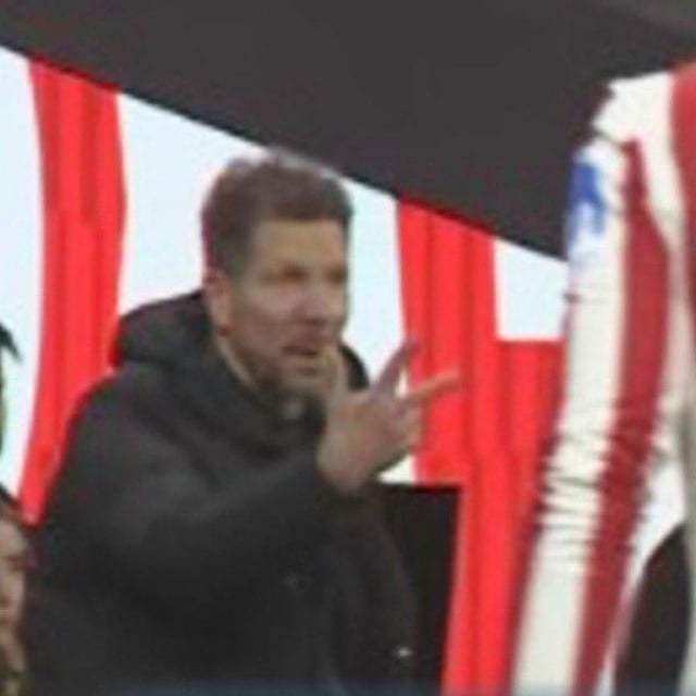 Diego Simeone showing “3” to Lamine Yamal in reference to the scoreline