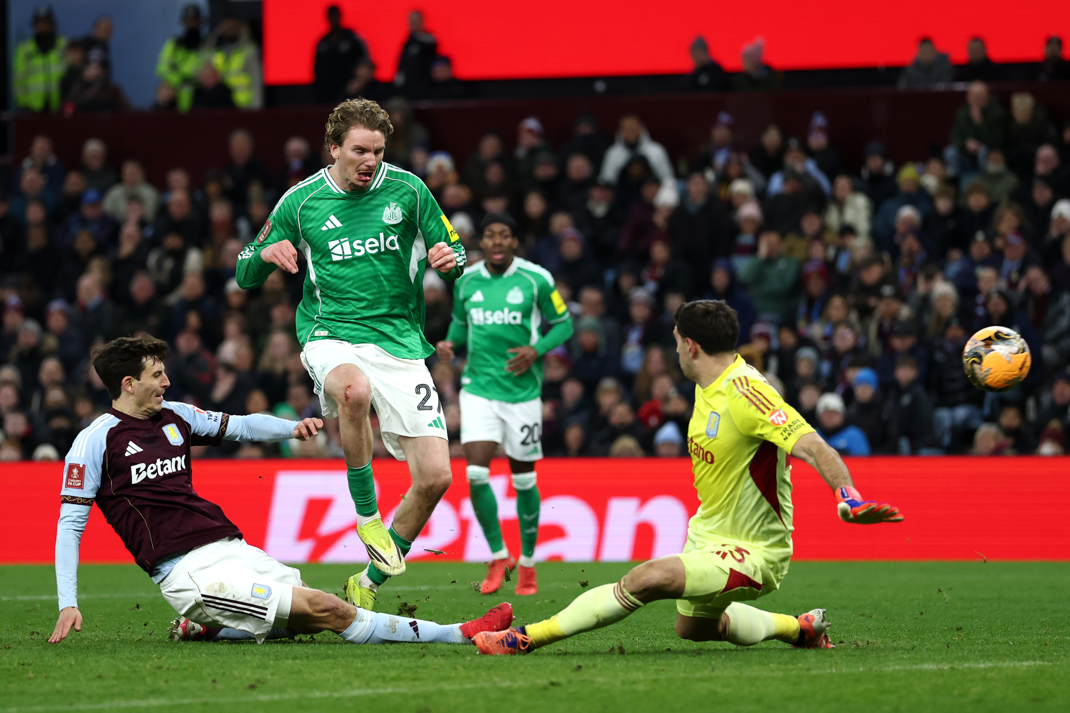 Nick Woltemade of Newcastle United scores past Emiliano Martinez and Pau Torres of Aston Villa.