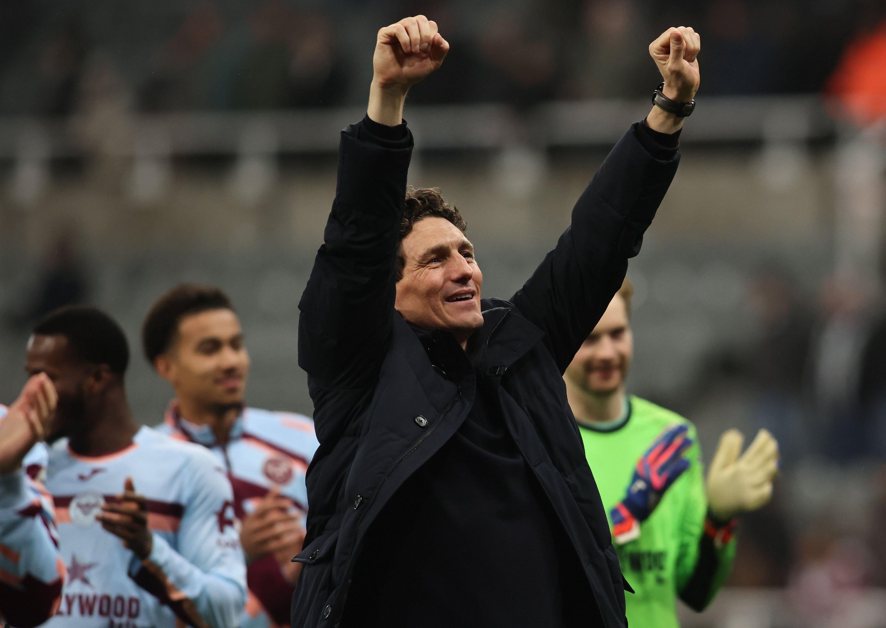 Brentford Head Coach Keith Andrews celebrates at full time during the Premier League match between Newcastle United and Brentford at St. James's Park, Newcastle on Saturday 7th February 2026. (Photo: Michael Driver | MI News)