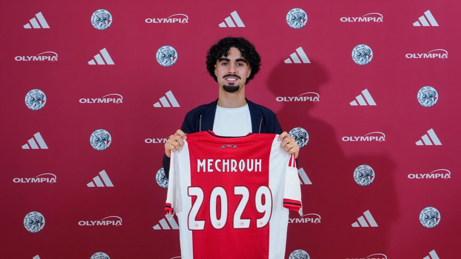 Official: Elias Mechrouh (18/LW) signs his first professional contract at Ajax; until 2029