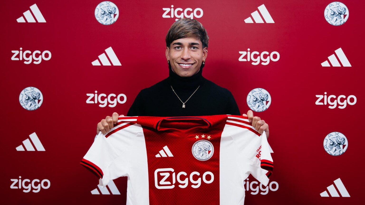 Official: Ajax signs Maher Carrizo