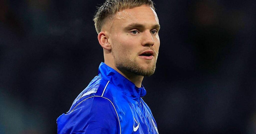 Bayern and Chelsea Go Head to Head for Brighton Goalkeeper Bart Verbruggen