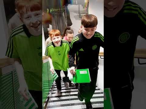 😃👋 Alex Oxlade-Chamberlain met some lucky supporters at the Queen Street Store in Glasgow tonight.