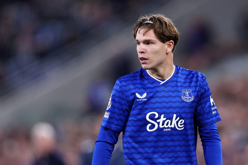 Tyler Dibling playing against West Ham