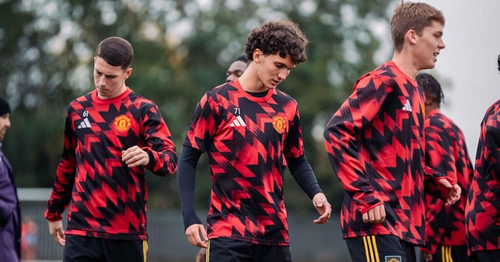 Manchester United prospect set to join Leeds on permanent deal | Football Manchester United prospect set to join Leeds on permanent deal