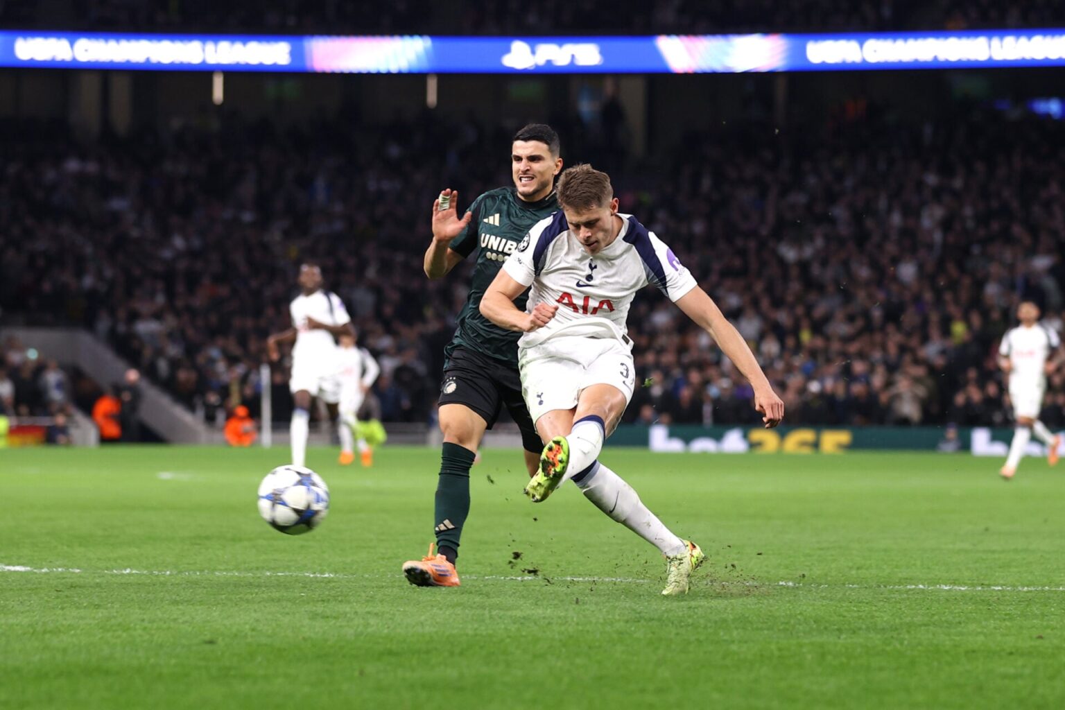 Tottenham want to sign defender who wins more headers than Micky van de Ven Tottenham want to sign defender who wins more headers than Micky van de Ven