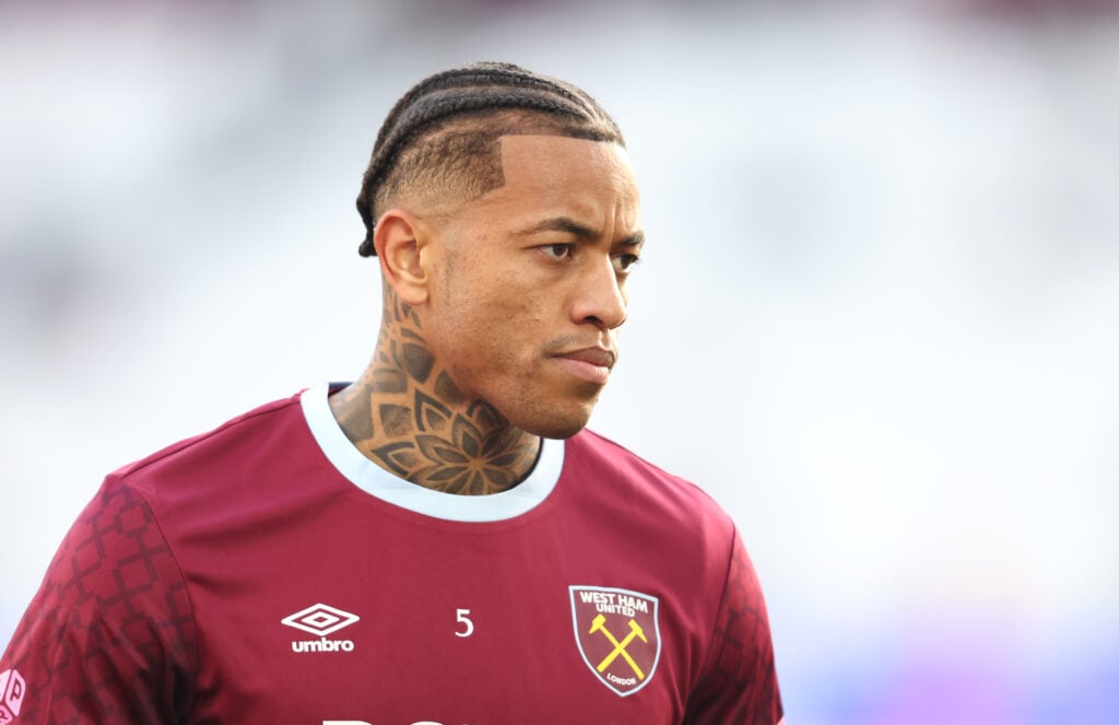 Igor Julio warming up for West Ham United.