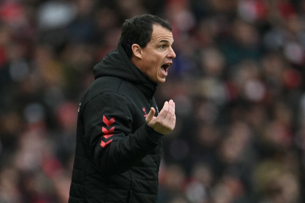 Regis Le Bris shouts instructions to Sunderland players during their game against Arsenal