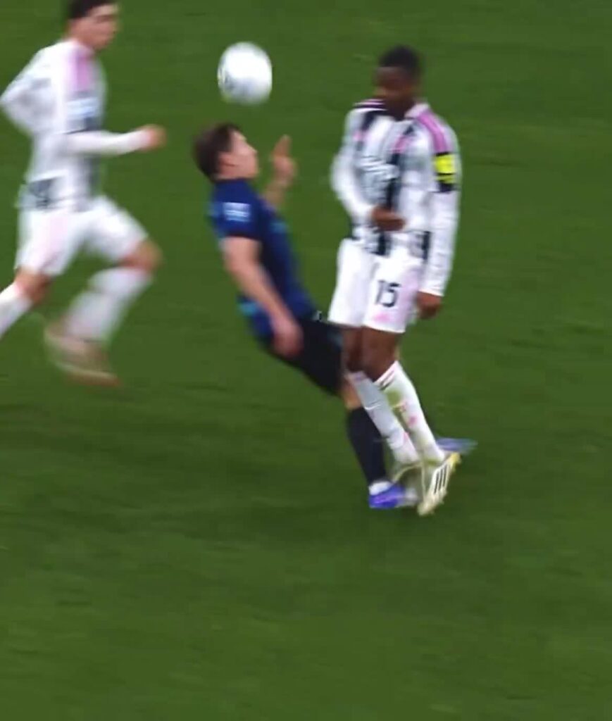 New angle of Kalulu's first yellow card (which AIA yesterday said was a correct decision)