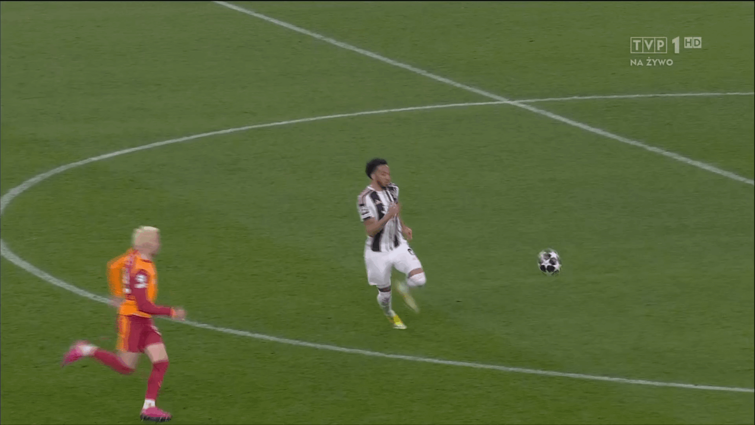 Lloyd Kelly red card vs Galatasaray