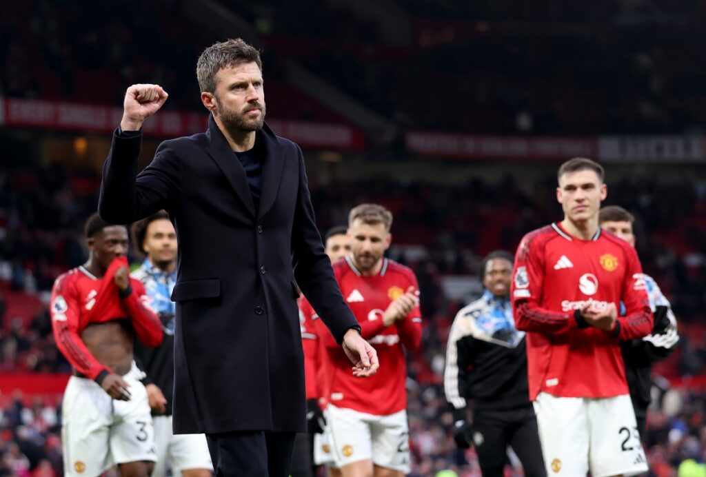 Michael Carrick celebrates after Manchester United