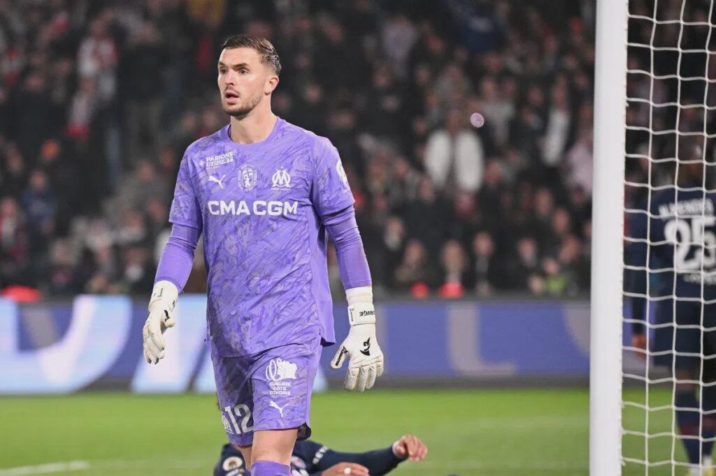 [VI] Jeffrey de Lange is in talks with Olympique Marseille about a new contract. His current contract runs until 2027, and his French club is keen to continue with him.