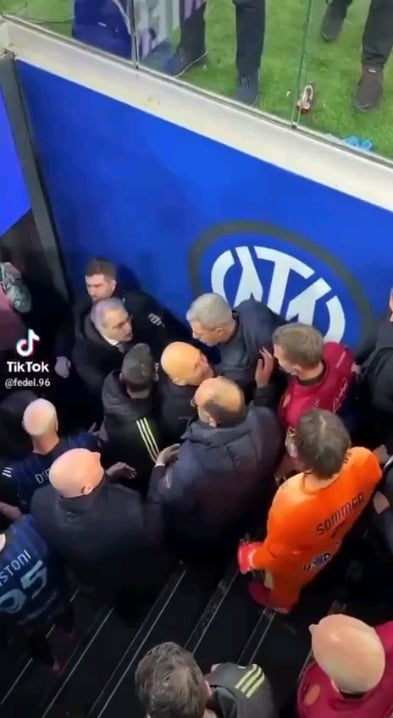 Comolli and Spalletti fighting the ref post game. Finally.