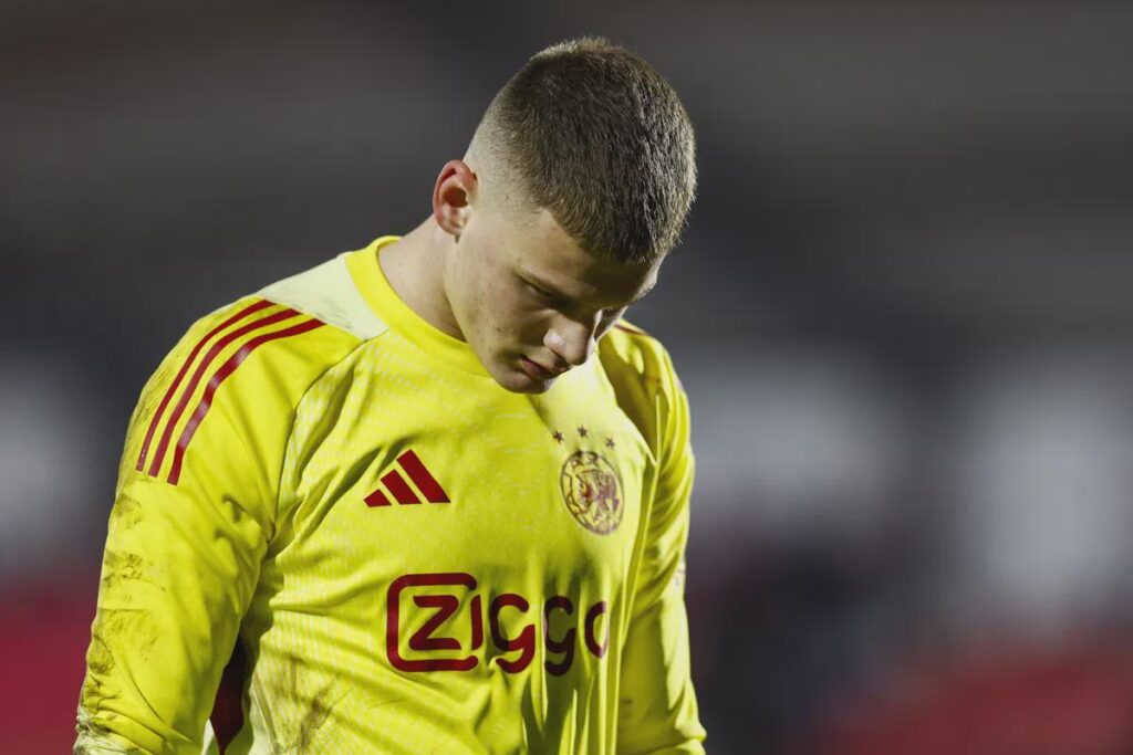 Heerkens on his chance with Ajax first team: “Of course you’re disappointed when the choice doesn’t fall on you”