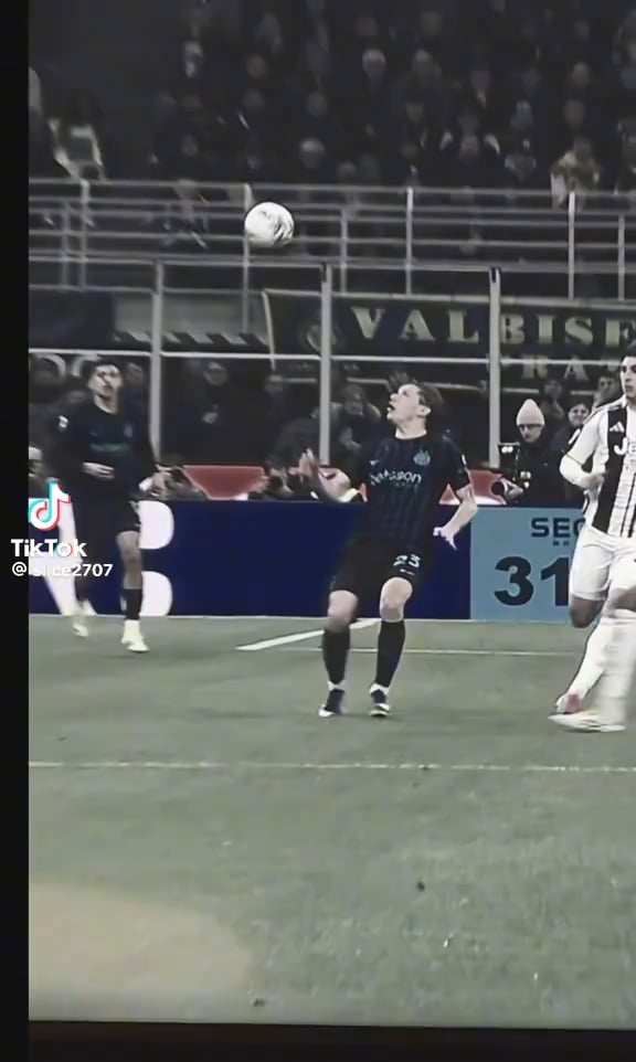 I can't get over this game. These people (merdas) are the dirtiest players/club in history. I can't believe the ref did us this dirty.