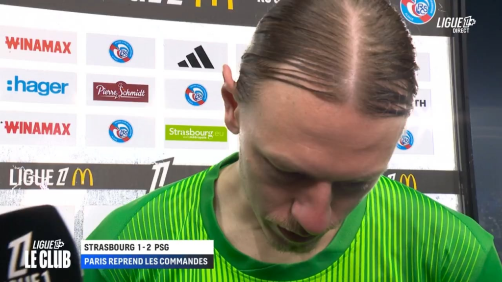 Interviewer switches to French after finding out that Safonov speaks decent French