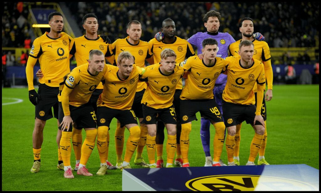 Borussia Dortmund players pose for a group picture before kick-off.