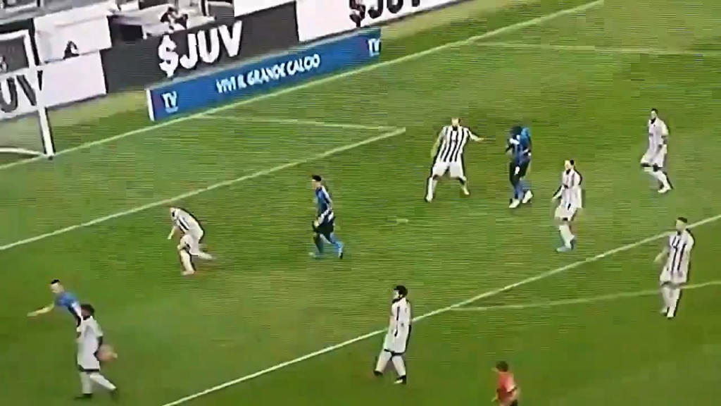 Imagine the complaints are coming from Chiellini of all people, the same guy who used to wait for the slightest touch to throw himself to the ground 😂It’s honestly hilarious that we’ve reached a point where Chiellini is lecturing us about refereeing decisions.