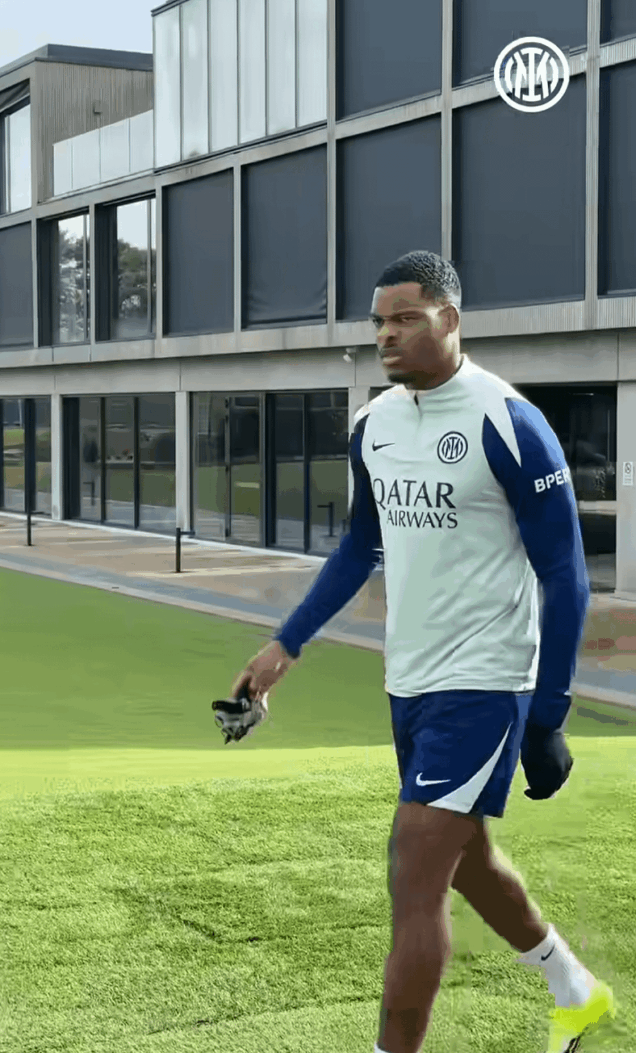 Sky: Dumfries completed a partial training session with the squad today.