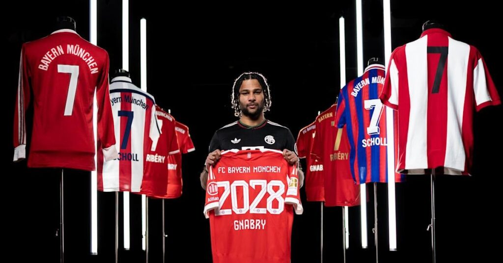 Serge Gnabry extends with Bayern to 2028