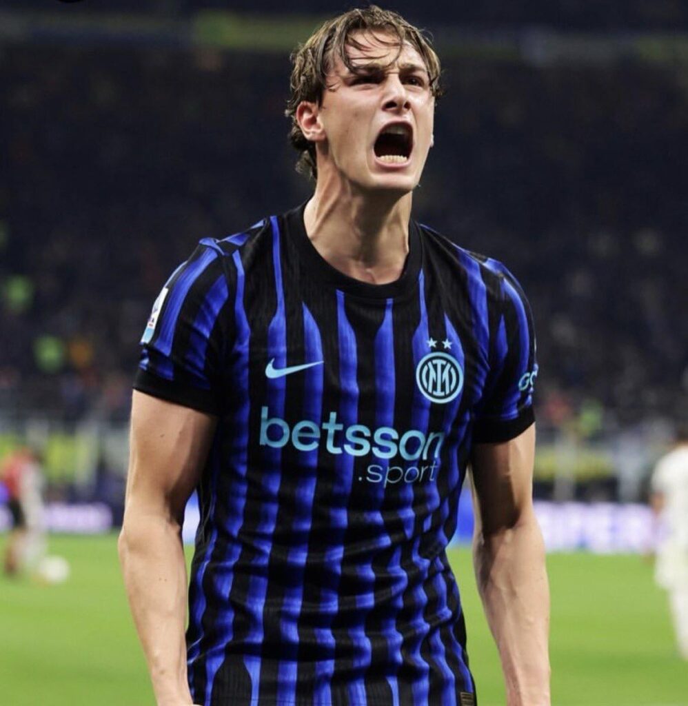 [Nico Schira] 🚨 Inter has turned down approaches from Manchester United and Arsenal for Pio Esposito. The forward is considered a key players for the future. 🇮🇹
