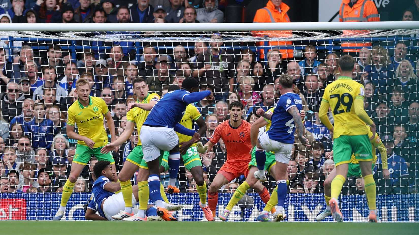 Cedric Kipre scores for Ipswich Town vs Norwich City