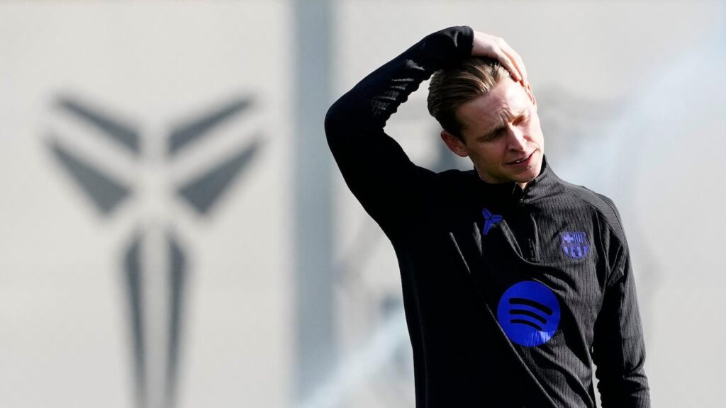 [Javi Miguel] Frenkie left the morning training session with worrying signs of pain in his hamstring. Initial examinations revealed a tear in his biceps femoris muscle and a minimum recovery time of one month.
