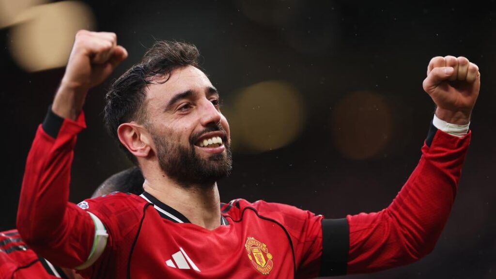 Manchester United 2-0 Tottenham: Carrick stays perfect as Romero red card costs visitors