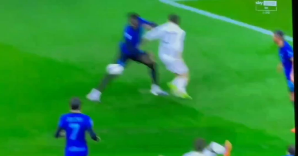 Juventus played a great match and dominated, but the referee changed the course of the game with an unjust red card and farcical decisions, handing the opponent an undeserved victory. Forza Juve forever!