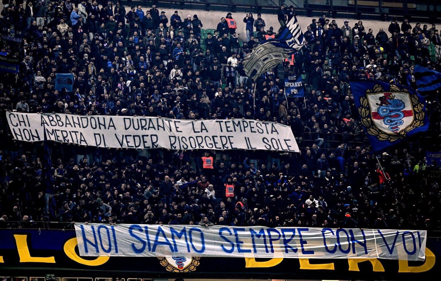 Curva after the Champions League exit: “Those who abandon you in the storm do not deserve to see the sun shine again. Always with you.”
