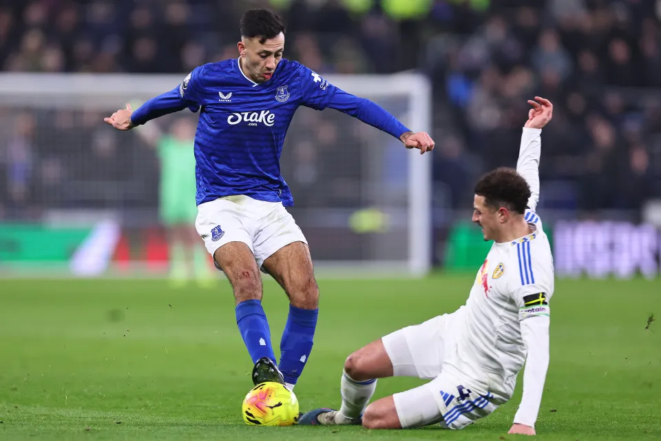 Dwight McNeil playing for Everton