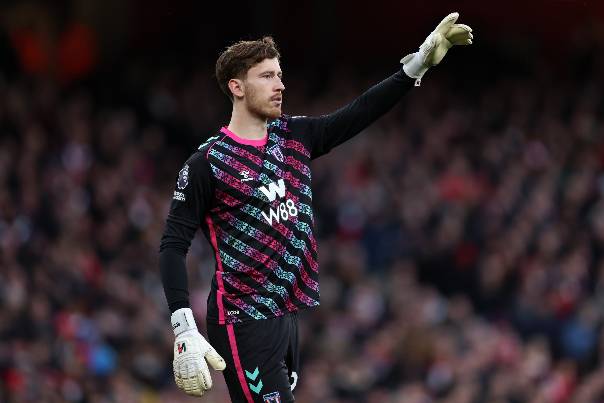 LONDON, ENGLAND - FEBRUARY 07: Robin Roefs of Sunderland reacts during the Premier League match between Arsenal and Sunderland at Emirates Stadium on February 07, 2026 in London, England. (Photo by Justin Setterfield/Getty Images)