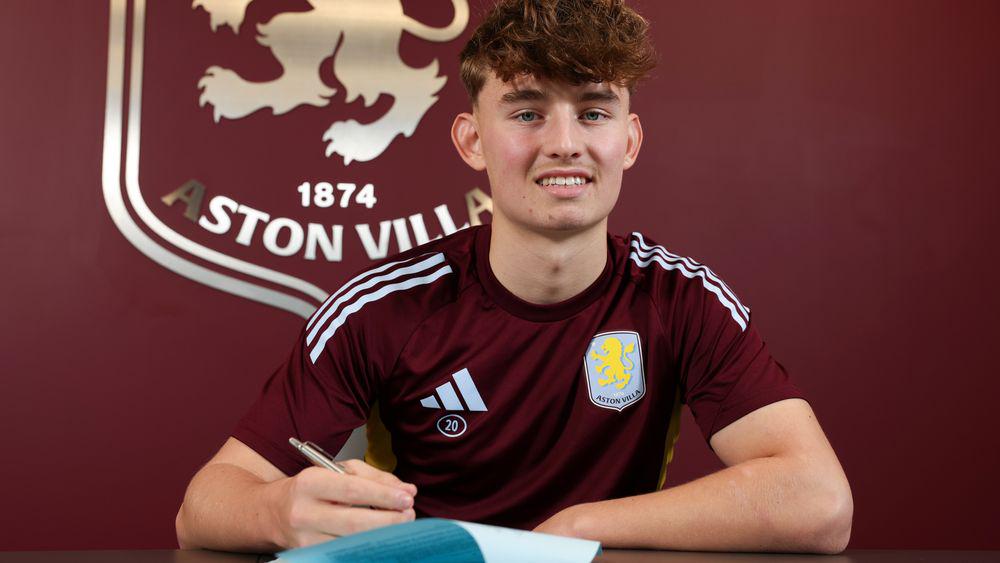 Fletcher Boyd signs new contract