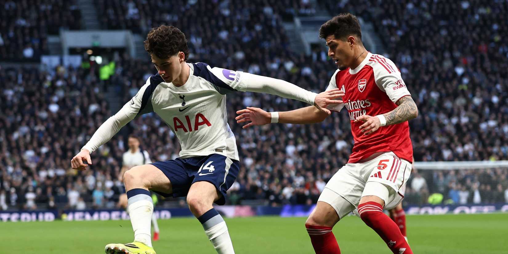 Hincapie-Archie-Gray-Arsenal-Spurs