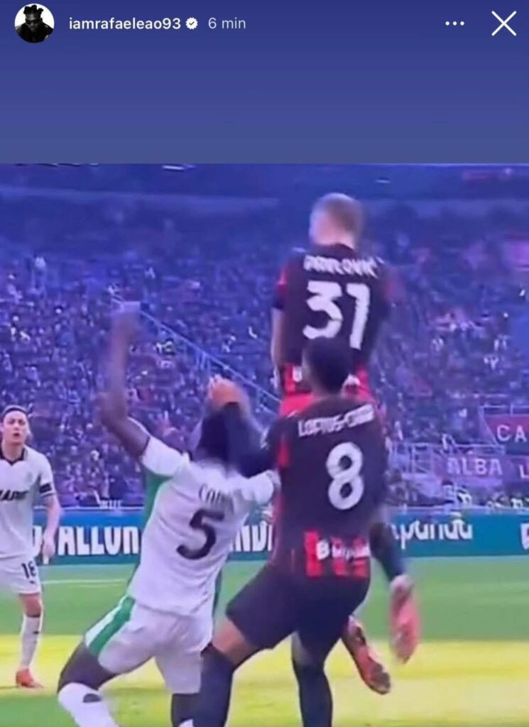 Non mi interesa , devi pagaree 🎶😂 pagliaco