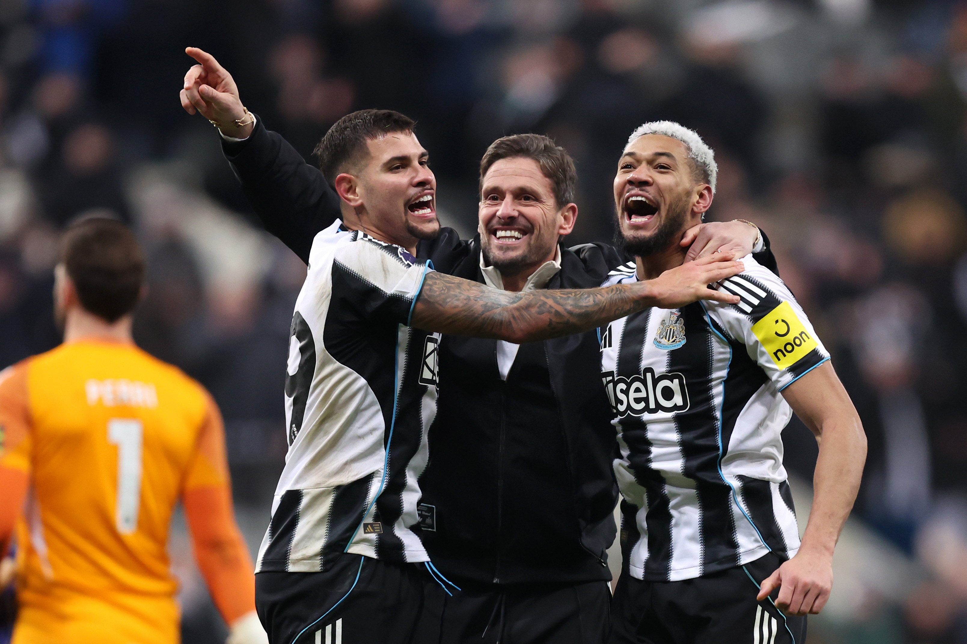 NEWCASTLE UPON TYNE, ENGLAND - JANUARY 07: Bruno Guimaraes, assistant manager Jason Tindall and Joelinton of Newcastle United celebrate victory after the Premier League match between Newcastle United and Leeds United at St James' Park on January 07, 2026 in Newcastle upon Tyne, England. (Photo by George Wood/Getty Images)