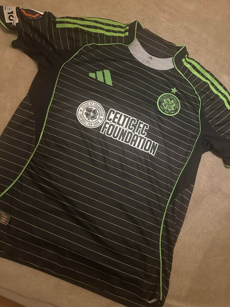 Just got the match worn jersey of Dane Murray from yesterdays match. As a Stuttgart fan, I wish you Bhoys all the best!