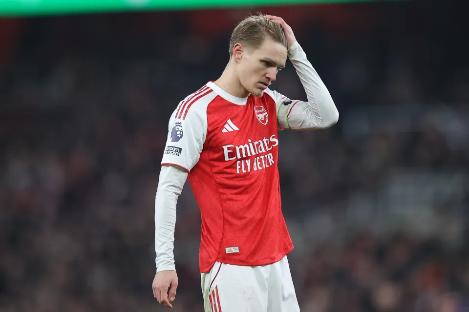 Martin Odegaard looks dejected during Arsenal's defeat to Manchester United