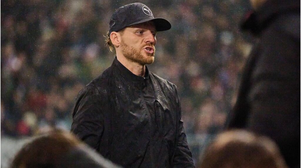 Gladbach-Sportchef Schröder stärkt Polanski den Rücken: "Eugen hat weiter das volle Vertrauen. Er tut alles, um die Mannschaft gut aufzustellen. Am Ende sind wir alle, vor allem die Spieler, gefragt, die Dinge gut umzusetzen [...] Wenn wir es ihm nicht zutrauen würden, würden wir handeln."