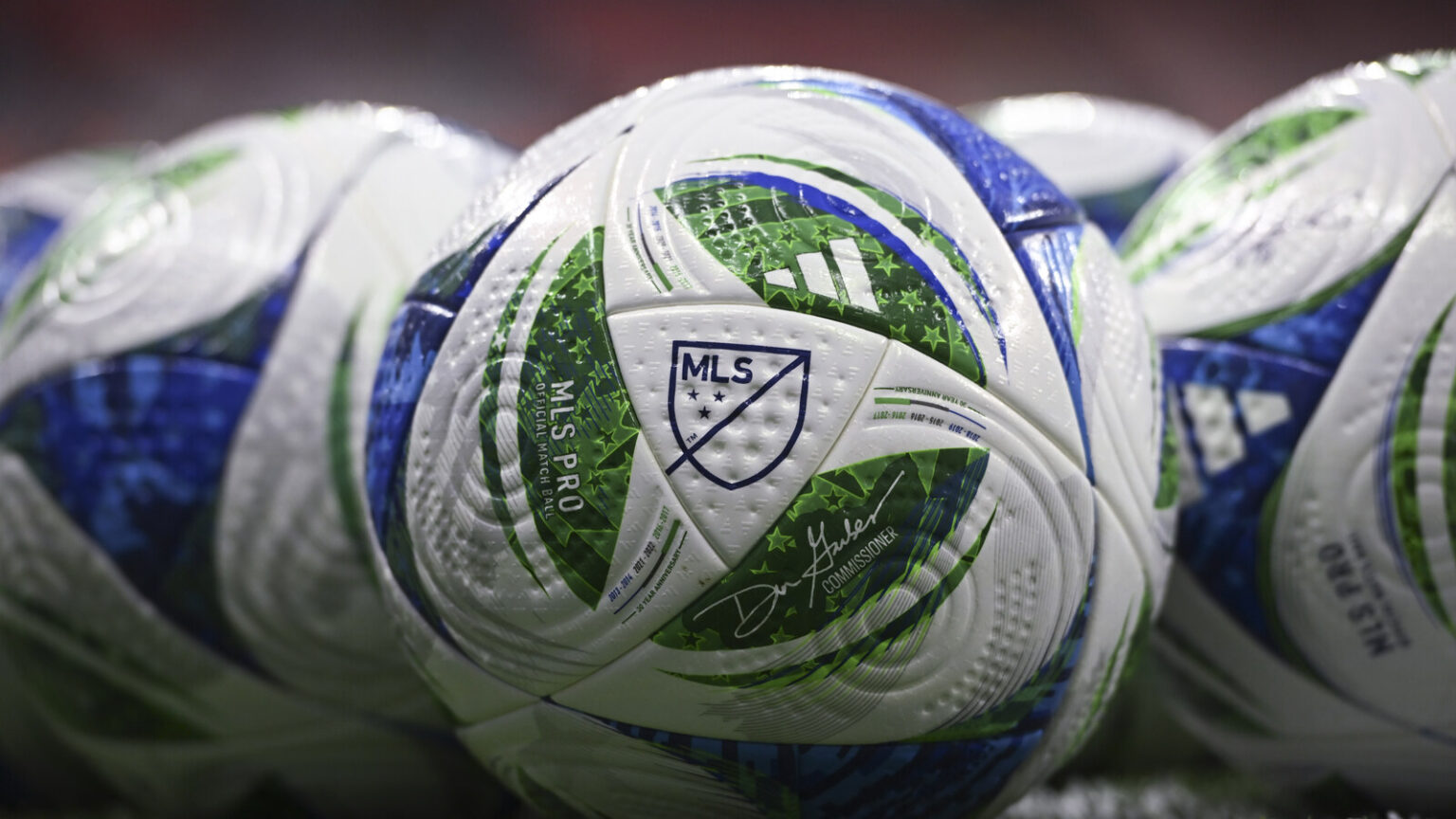 Wolverhampton Wanderers officially sign former Manchester United midfielder for season Wolverhampton Wanderers officially sign former Manchester United midfielder for season