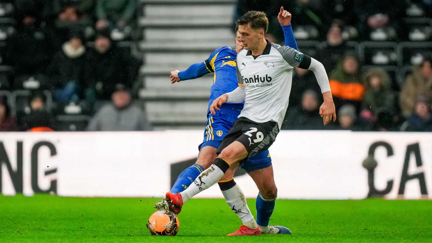 Oscar Fraulo - Derby County vs Leeds United
