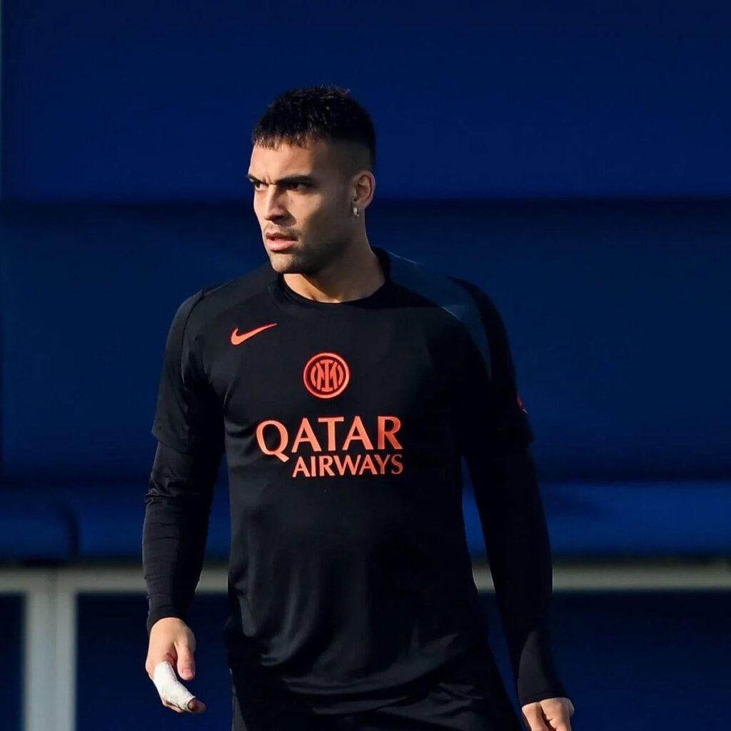 OFFICIAL - Lautaro Martinez underwent clinical and instrumental tests this morning at the Humanitas Institute in Rozzano. The tests revealed a muscle strain in the soleus of his left leg.  
The situation of the Argentine striker will be reassessed next week.