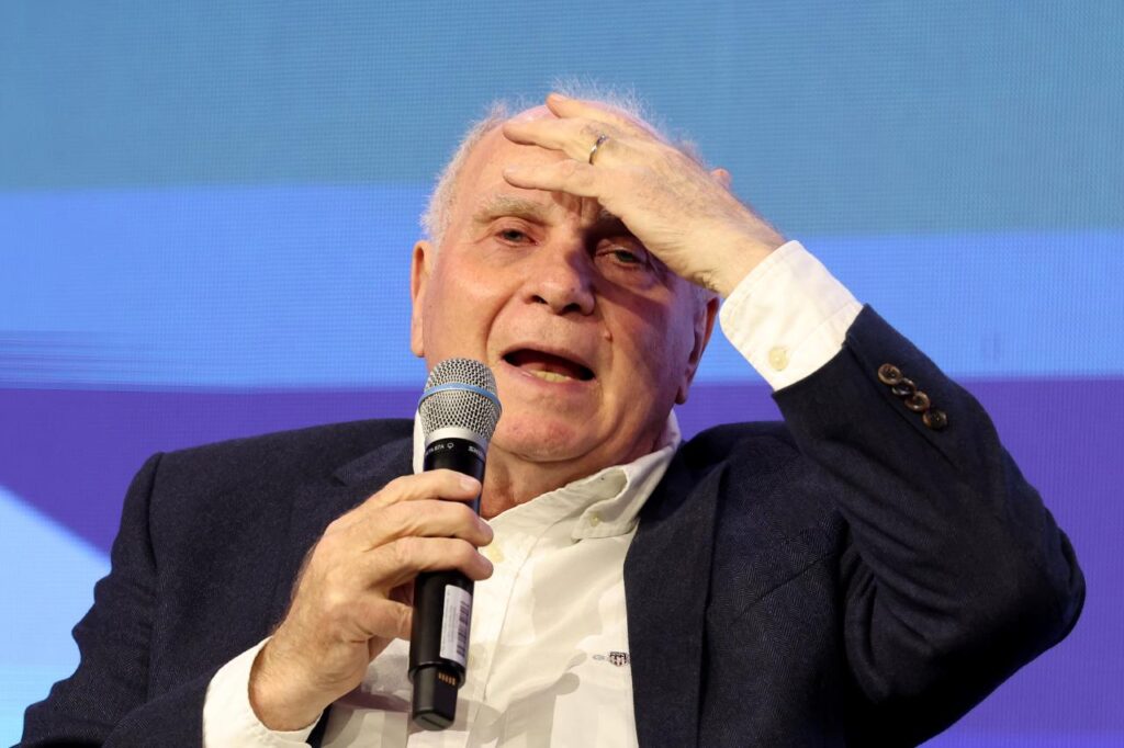 Uli Hoeneß: "We will put this entire agent issue up for discussion! And we will no longer tolerate agents deciding on their own how things are run. (...) We may put a few agents – if they behave unfairly – on a list and tell him that we will no longer sign players they represent."