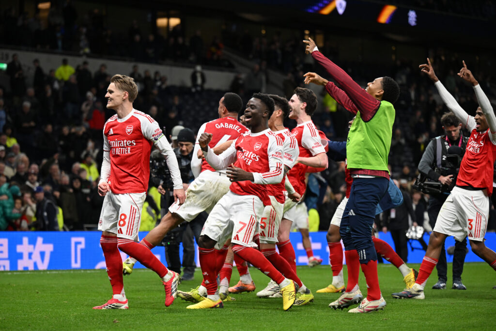 LONDON, ENGLAND - FEBRUARY 22: The players of Arsenal celebrate as they show their appreciation to the fans following the team's victory in the Premier League match between Tottenham Hotspur and Arsenal at Tottenham Hotspur Stadium on February 22, 2026 in London, England. (Photo by Mike Hewitt/Getty Images)