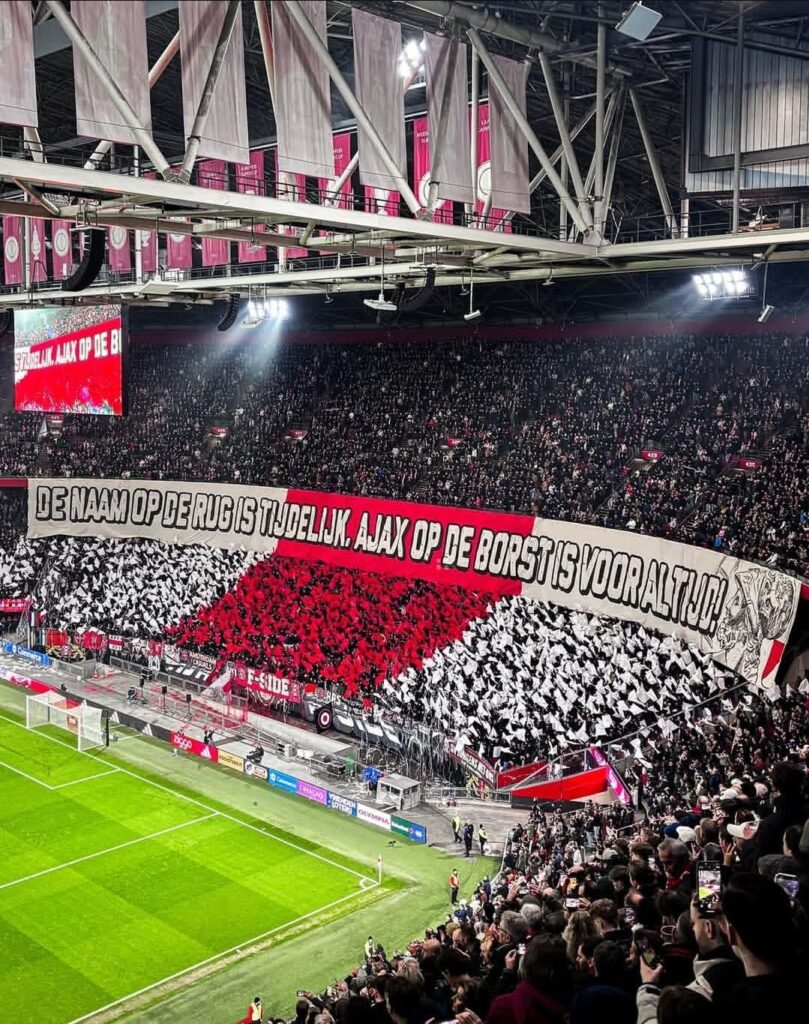 De naam op de rug is tijdelijk, Ajax op de borst is voor altijd!