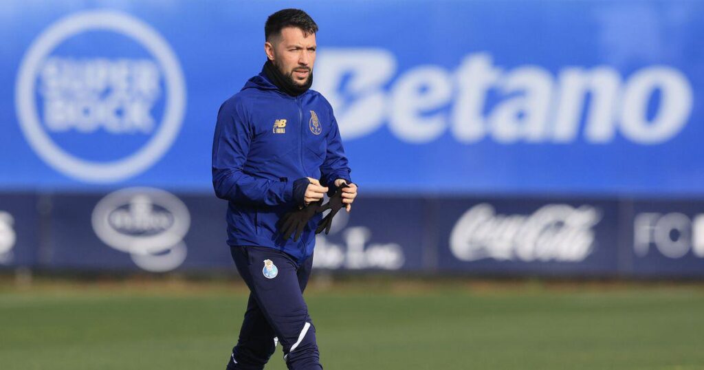 Provavelmente haverá mais um jogador a chegar e um a sair do FC Porto