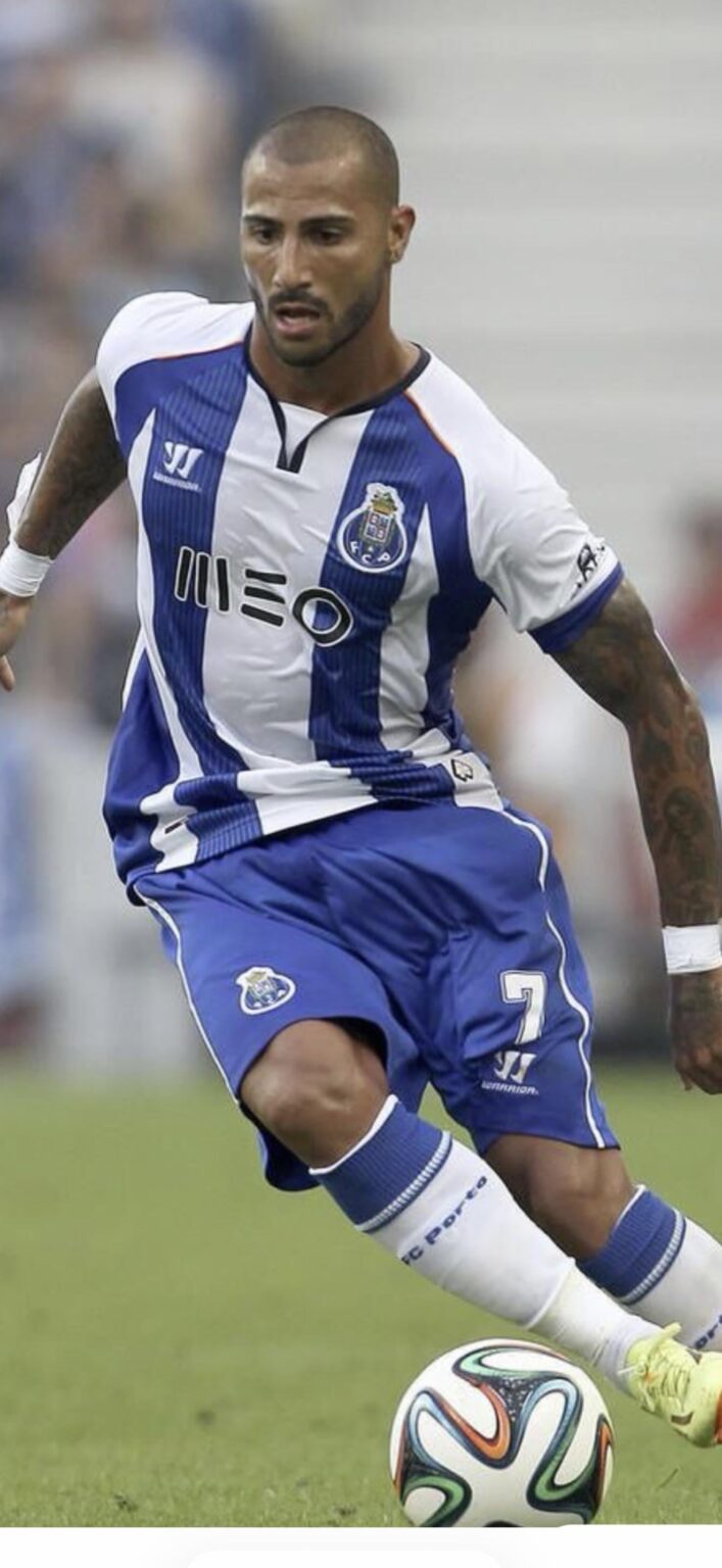 Qual é o seu jogador favorito de todos os tempos a vestir a camisola azul e branca? Eu começo.