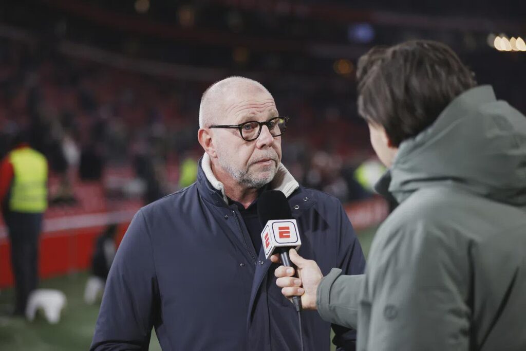 Itakura not available against NEC due to injury. Tomiyasu can play but not 90 min. Carrizo is eligible and able to play. Return for Berghuis is getting close too